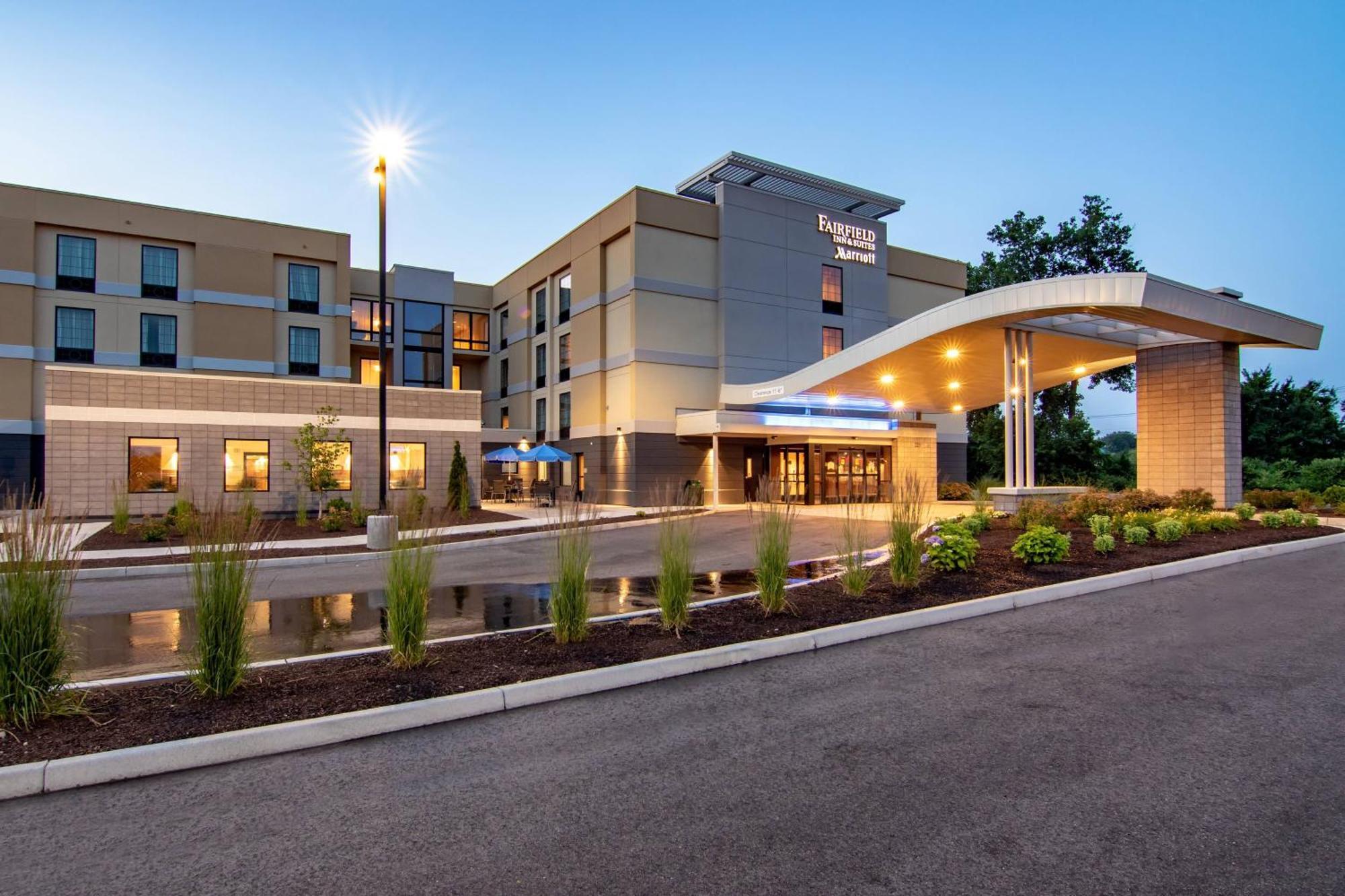 Fairfield Inn & Suites By Marriott Springfield Holyoke Buitenkant foto