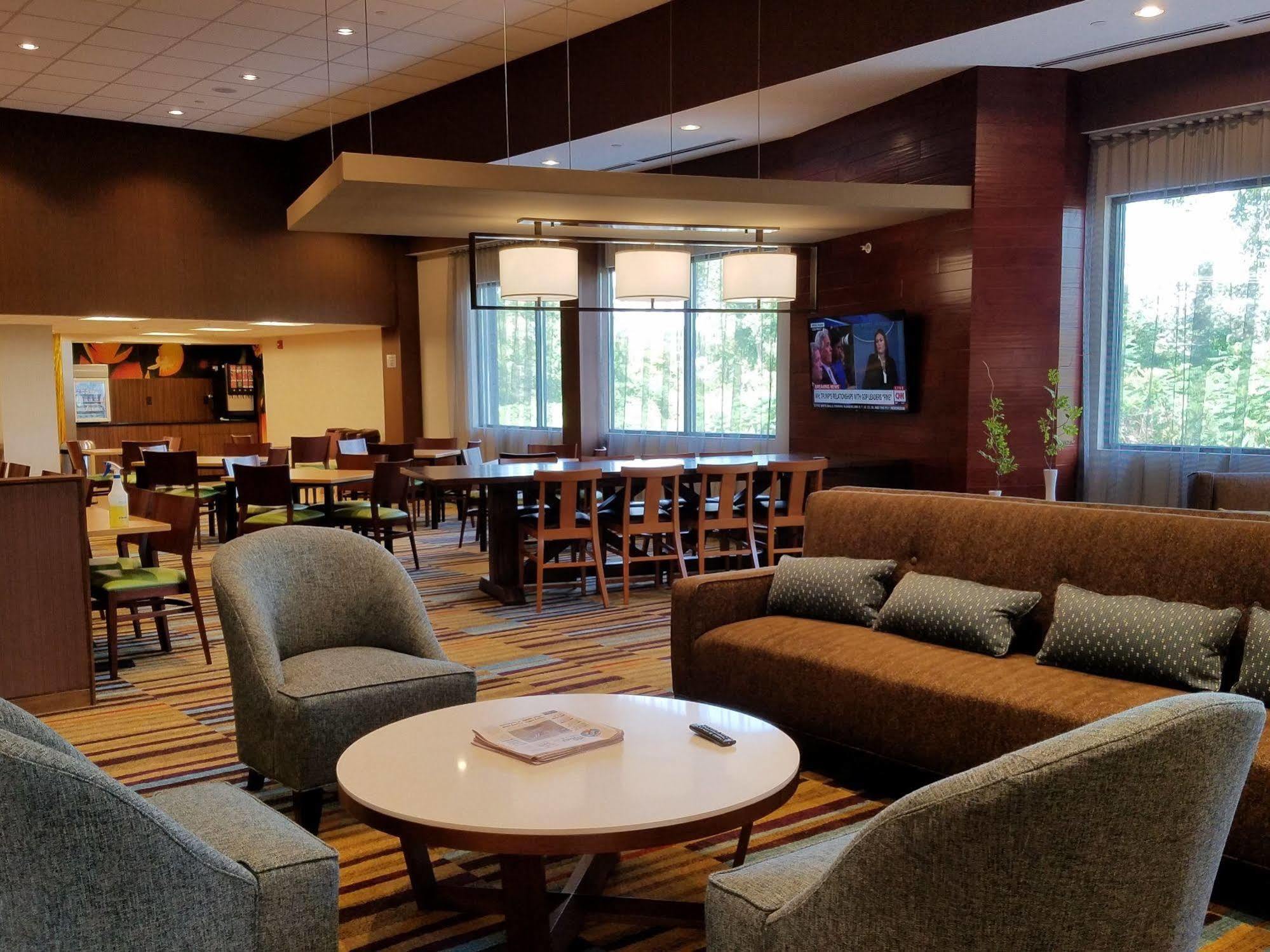 Fairfield Inn & Suites By Marriott Springfield Holyoke Buitenkant foto