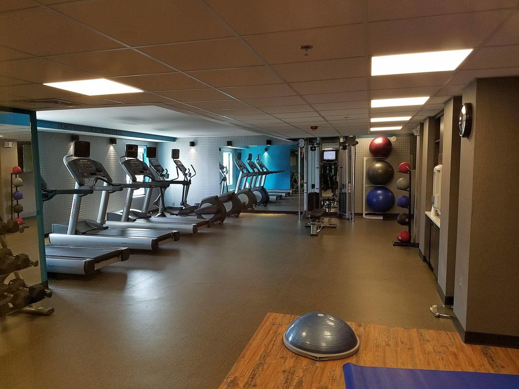 Fairfield Inn & Suites By Marriott Springfield Holyoke Buitenkant foto