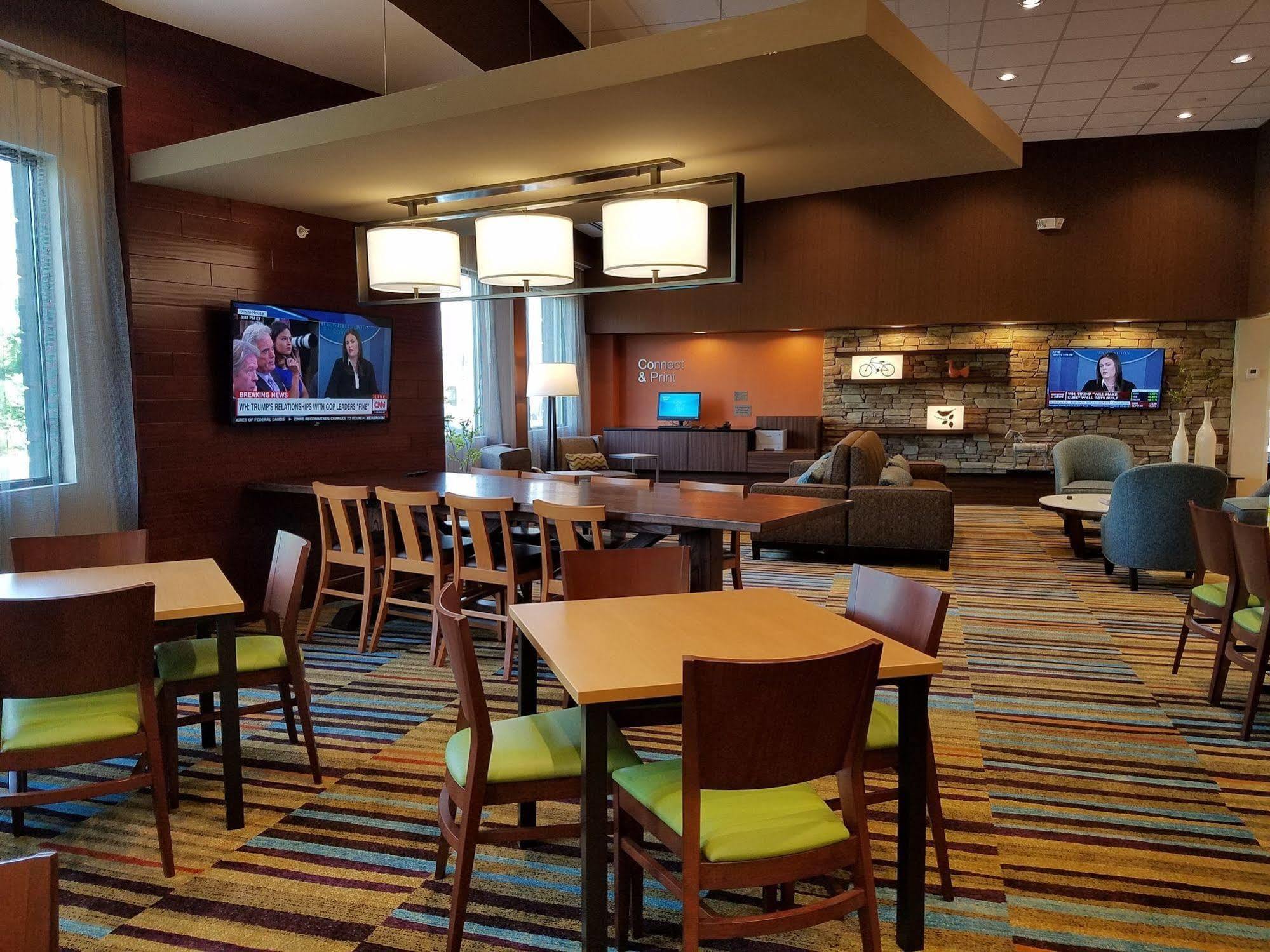Fairfield Inn & Suites By Marriott Springfield Holyoke Buitenkant foto