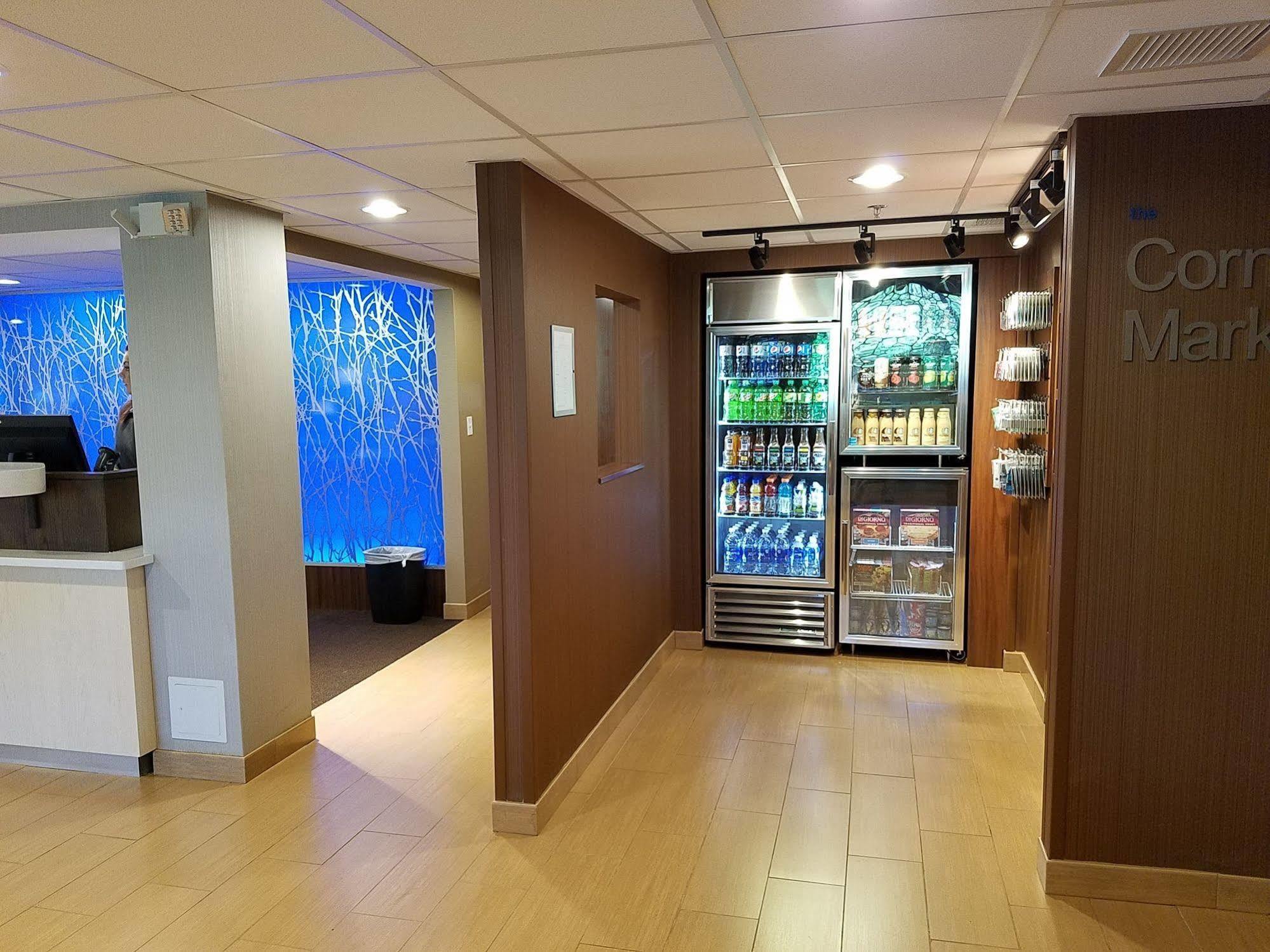 Fairfield Inn & Suites By Marriott Springfield Holyoke Buitenkant foto